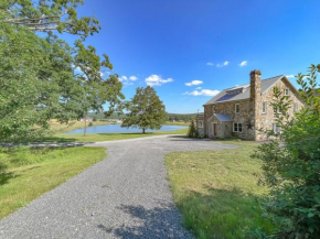 Stunning modern farmhouse with Lake Access